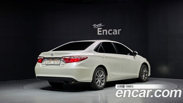 Toyota Camry 2017 — photo 2