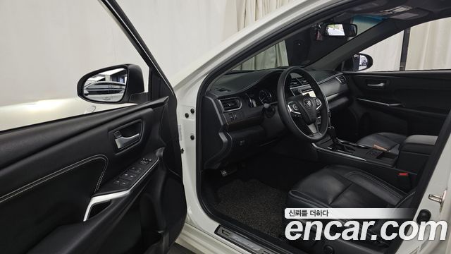 Toyota Camry 2017 — photo 10