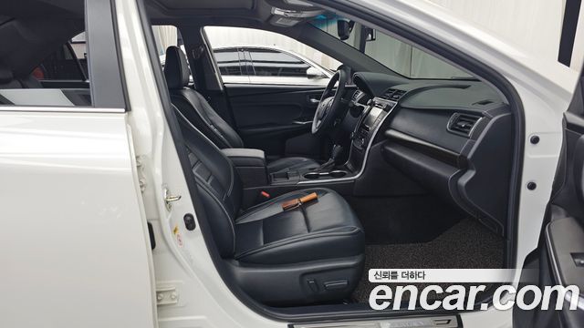 Toyota Camry 2017 — photo 11