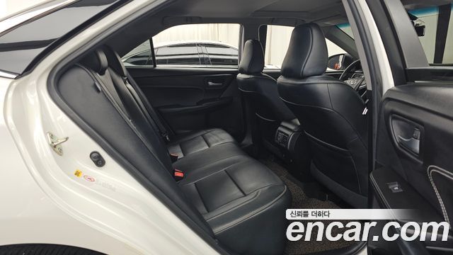 Toyota Camry 2017 — photo 12