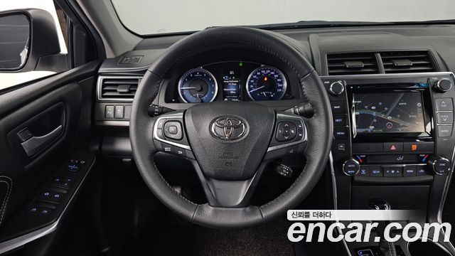 Toyota Camry 2017 — photo 13