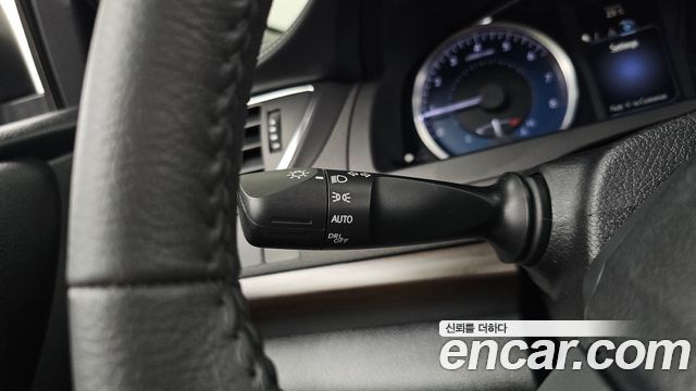 Toyota Camry 2017 — photo 18