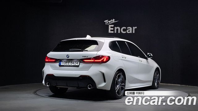 BMW 1-Series 2021 — photo 2