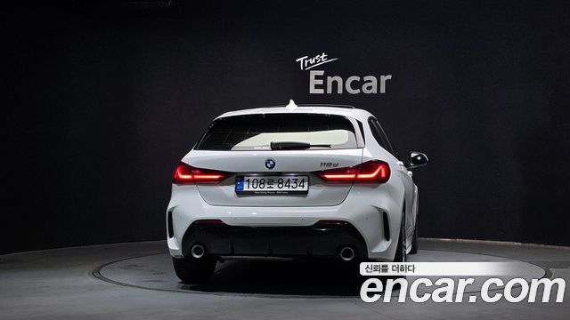 BMW 1-Series 2021 — photo 4
