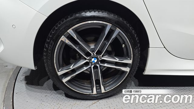 BMW 1-Series 2021 — photo 5