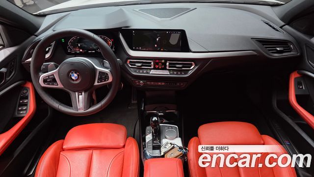 BMW 1-Series 2021 — photo 10