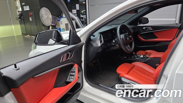 BMW 1-Series 2021 — photo 13