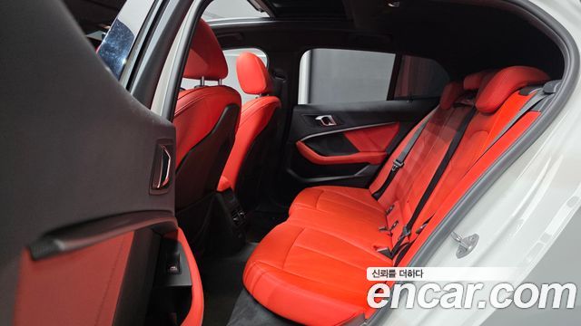 BMW 1-Series 2021 — photo 18