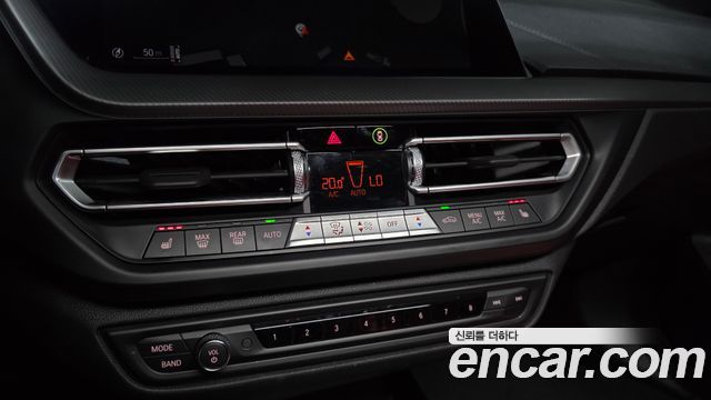 BMW 1-Series 2021 — photo 22
