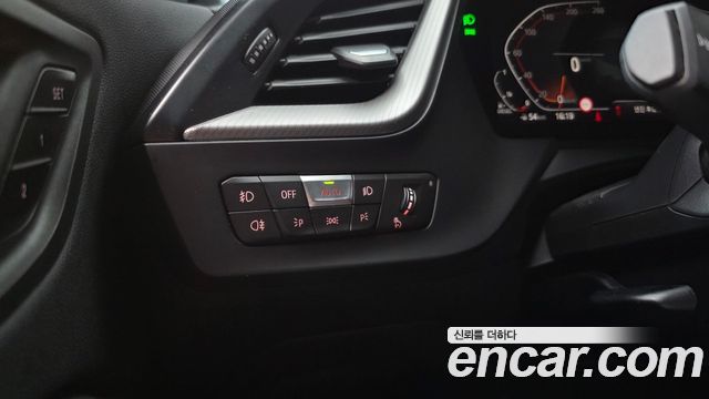 BMW 1-Series 2021 — photo 24