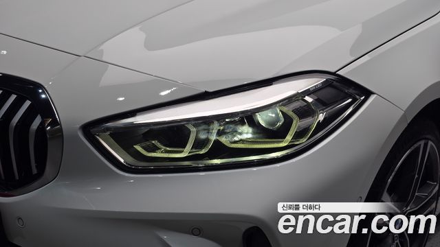 BMW 1-Series 2021 — photo 8