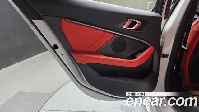 BMW 1-Series 2021 — photo 15