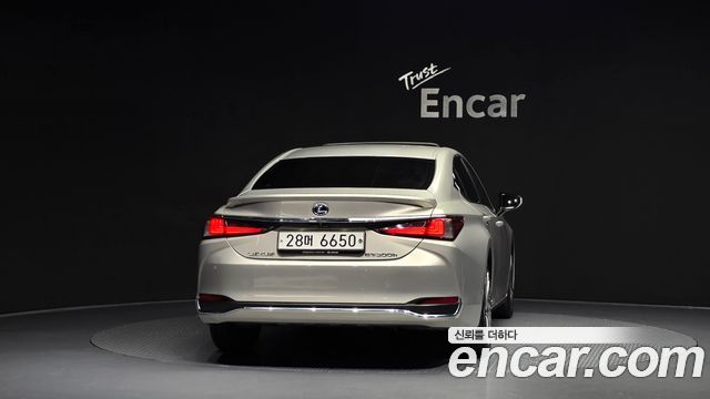 Lexus ES 2019 — photo 4