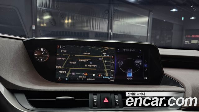 Lexus ES 2019 — photo 20