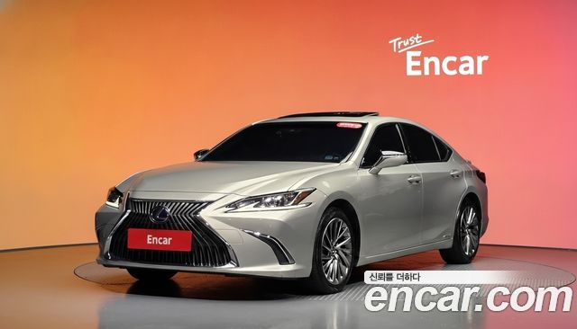 Lexus ES 2019 — photo 1