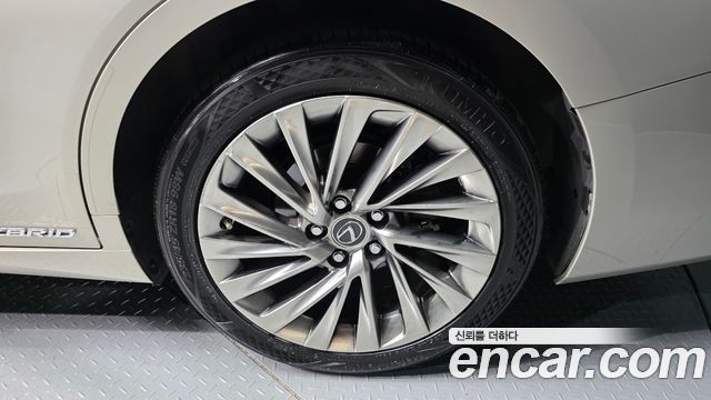 Lexus ES 2019 — photo 7