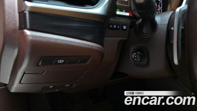 Lexus ES 2019 — photo 30