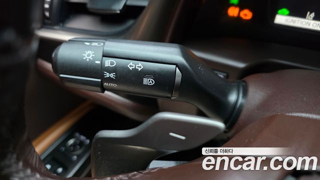 Lexus ES 2019 — photo 31