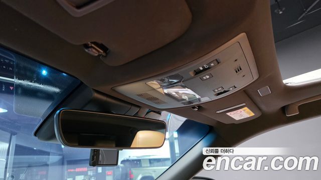 Lexus ES 2019 — photo 33