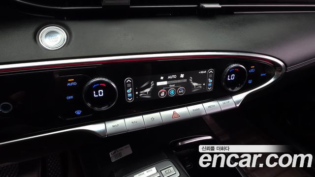 Genesis GV70 2021 — photo 25