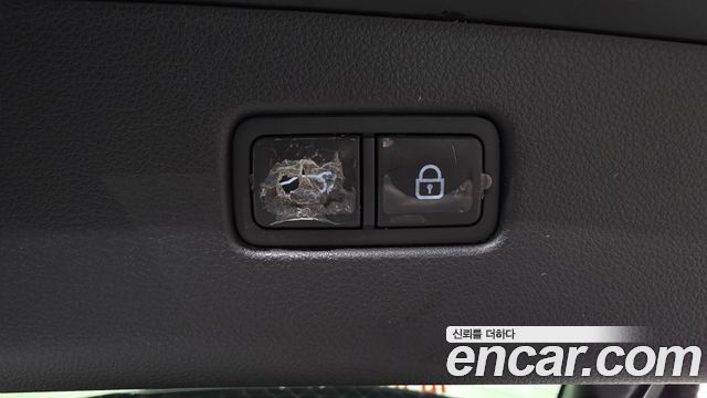 Genesis GV70 2021 — photo 27