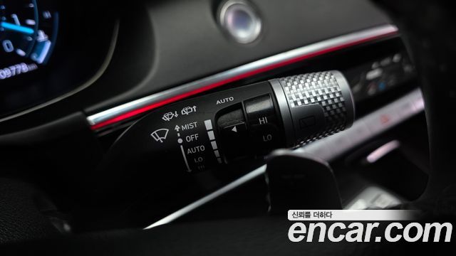 Genesis GV70 2021 — photo 32