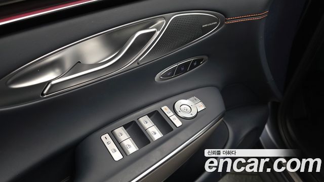 Genesis GV70 2025 — photo 38