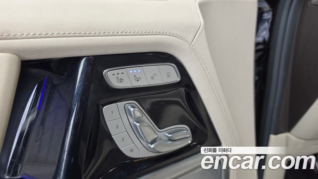 Mercedes-Benz G-Class 2021 — photo 29