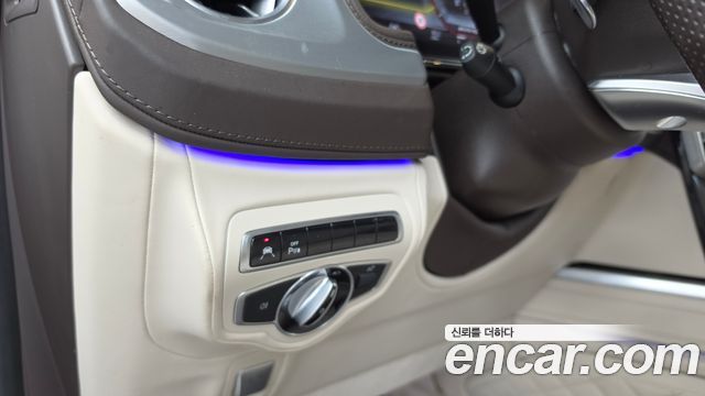Mercedes-Benz G-Class 2021 — photo 30