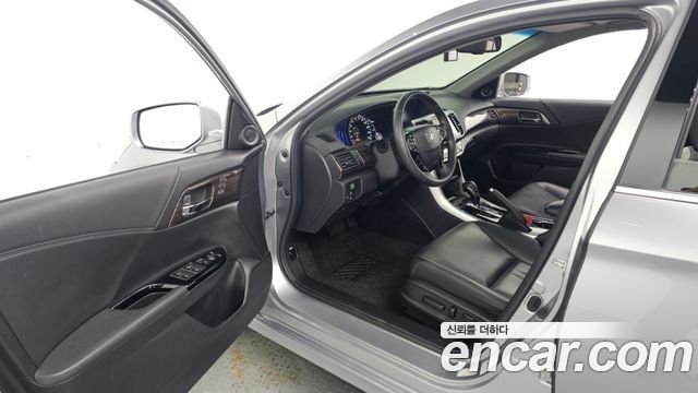 Honda Accord 2017 — photo 10