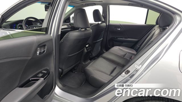 Honda Accord 2017 — photo 11