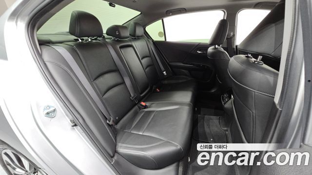 Honda Accord 2017 — photo 12