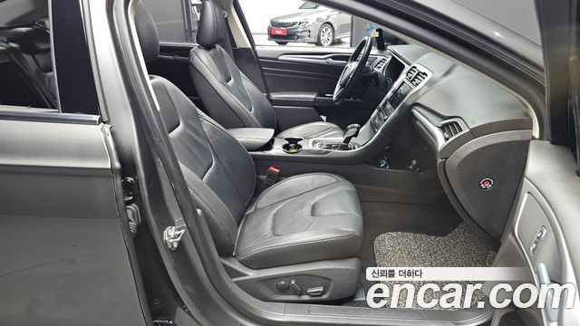 Ford Mondeo 2017 — photo 10