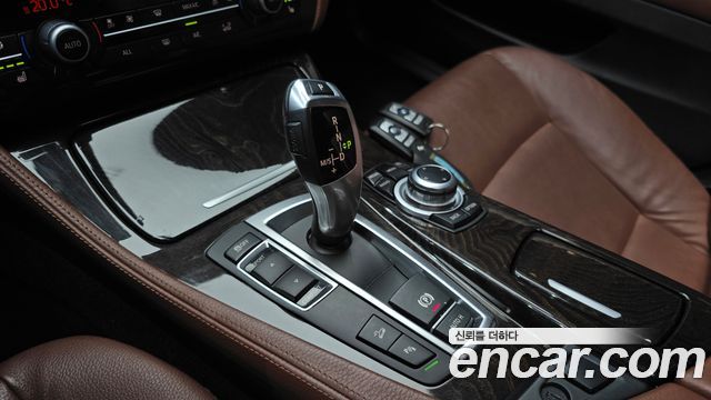 BMW 5-Series 2013 — photo 9