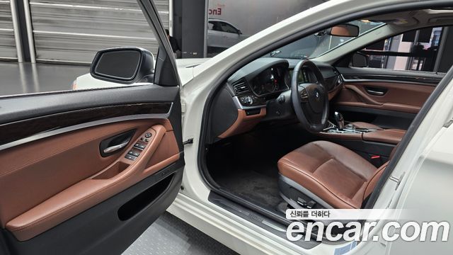 BMW 5-Series 2013 — photo 10