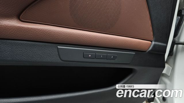 BMW 5-Series 2013 — photo 17