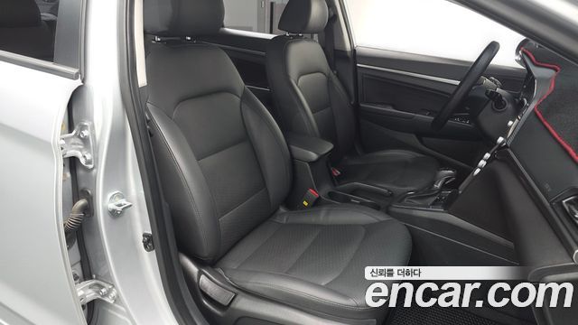 Hyundai AVANTE 2020 — photo 11