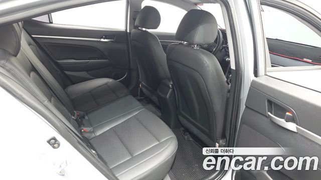 Hyundai AVANTE 2020 — photo 12