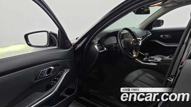 BMW 3-Series 2020 — photo 13