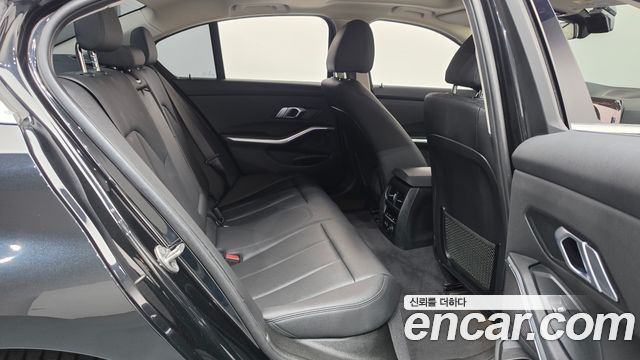 BMW 3-Series 2020 — photo 17