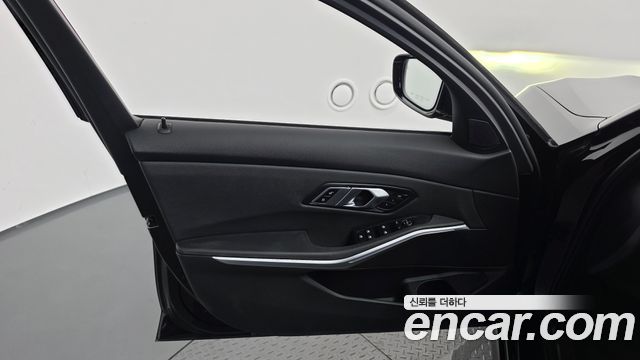 BMW 3-Series 2020 — photo 14