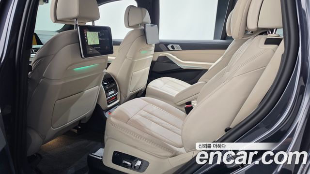 BMW X7 2021 — photo 18