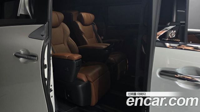 Toyota Alphard 2024 — photo 17