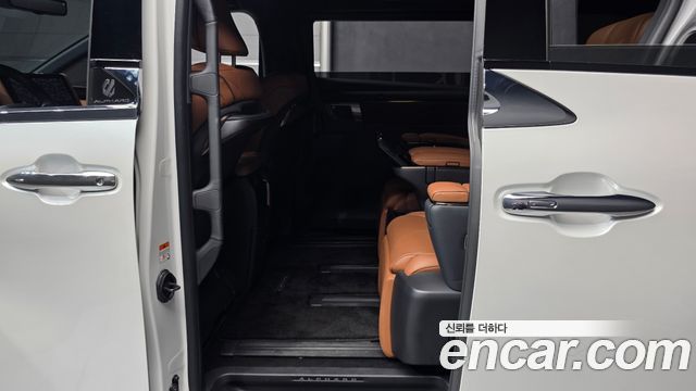 Toyota Alphard 2024 — photo 18