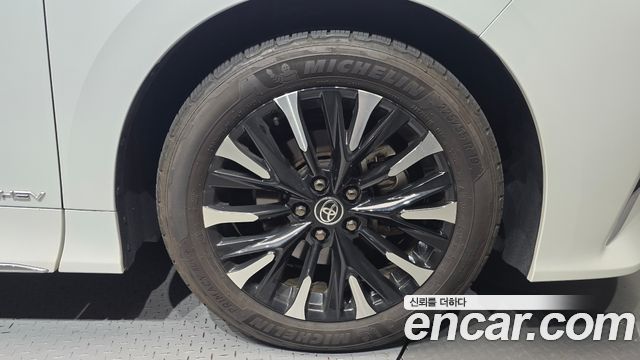 Toyota Alphard 2024 — photo 7