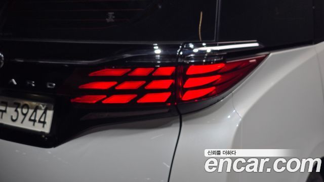 Toyota Alphard 2024 — photo 9