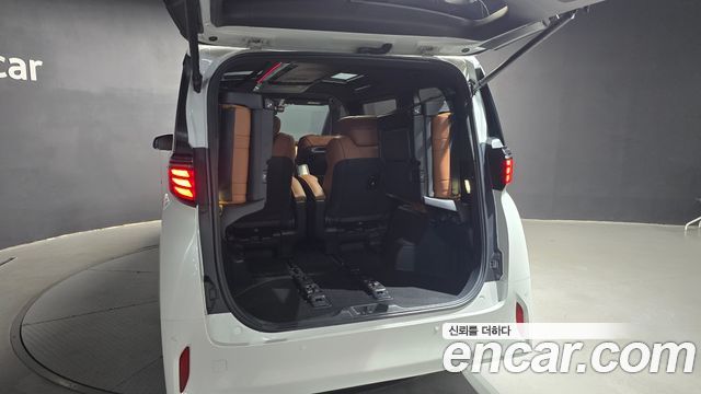 Toyota Alphard 2024 — photo 43