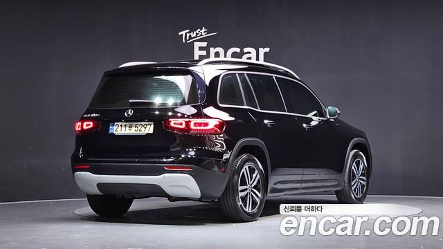 Mercedes-Benz GLB-Class 2021 — photo 2