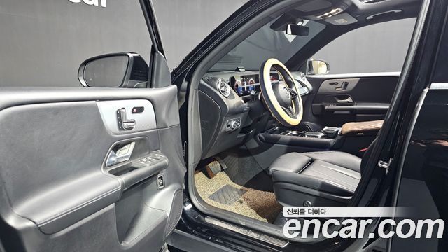 Mercedes-Benz GLB-Class 2021 — photo 13