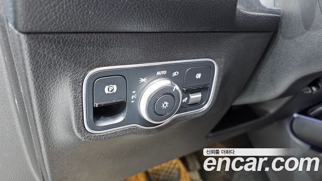 Mercedes-Benz GLB-Class 2021 — photo 19